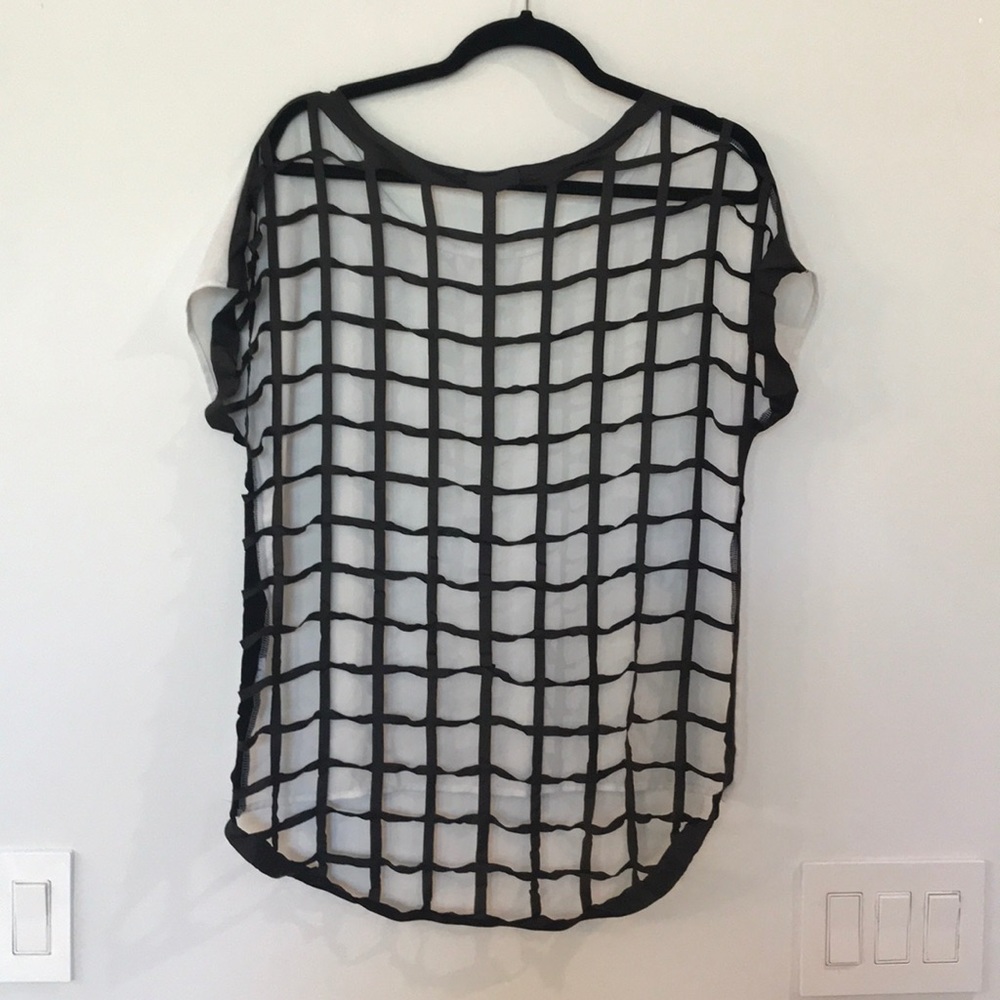 White top with see through open checkered back - Picture 3 of 4
